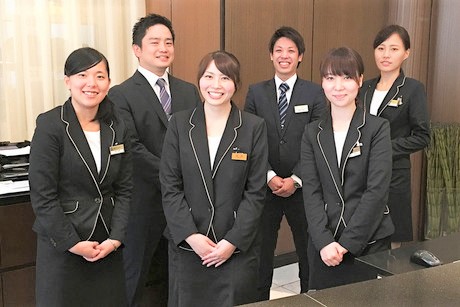 フロントスタッフ