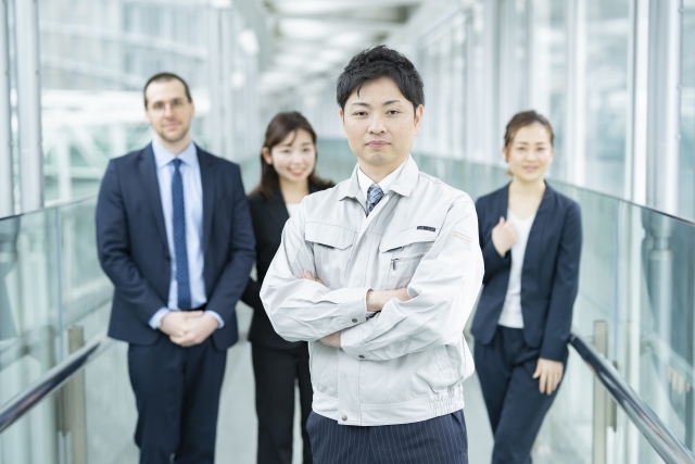 人物4名社内